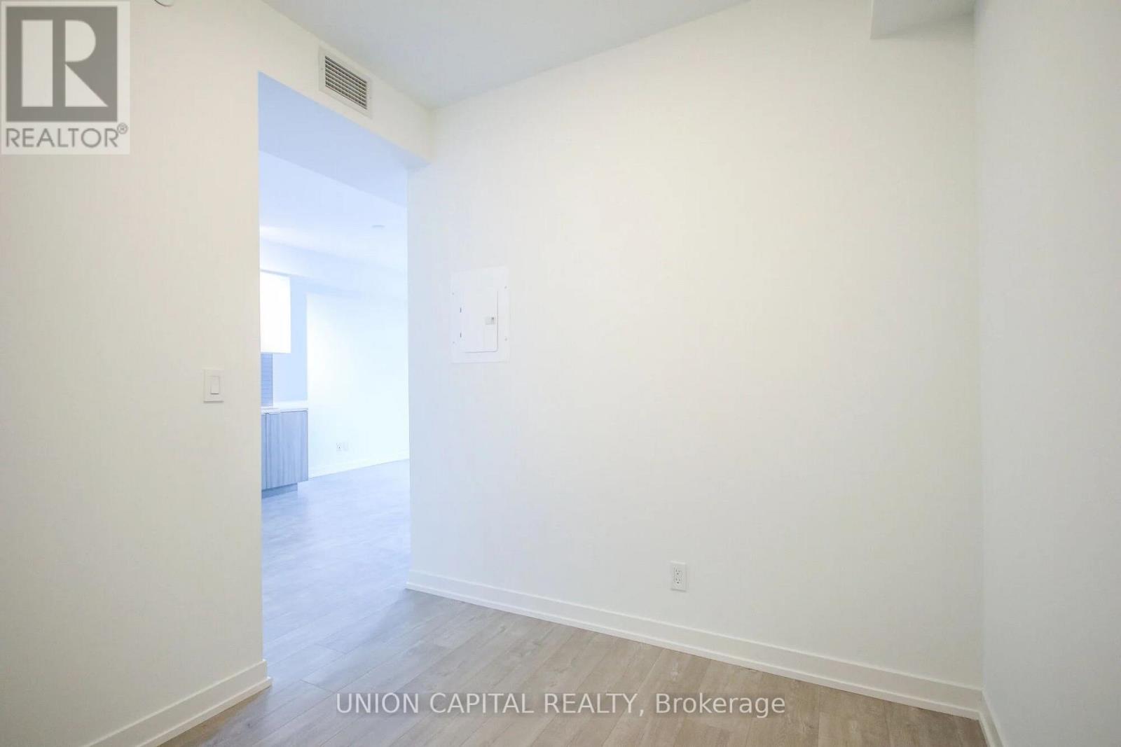 510 - 223 St Clair Avenue W, Toronto, Ontario  M4V 1R3 - Photo 17 - C13854122