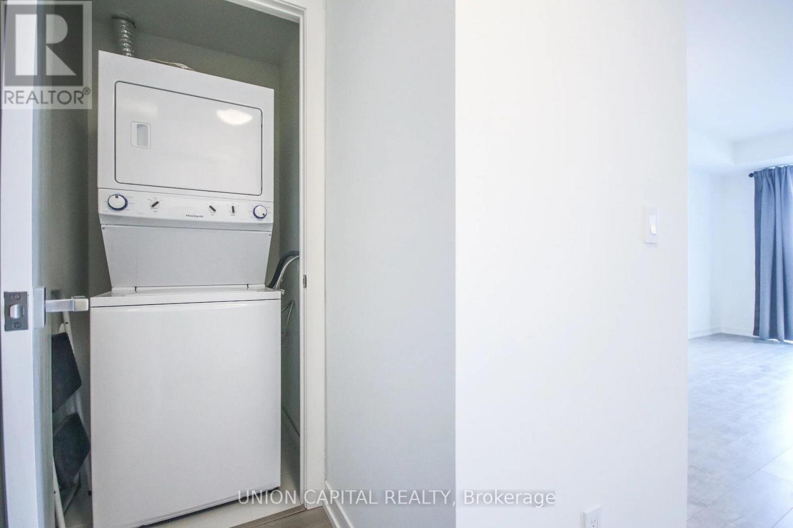 510 - 223 St Clair Avenue W, Toronto, Ontario  M4V 1R3 - Photo 18 - C13854122