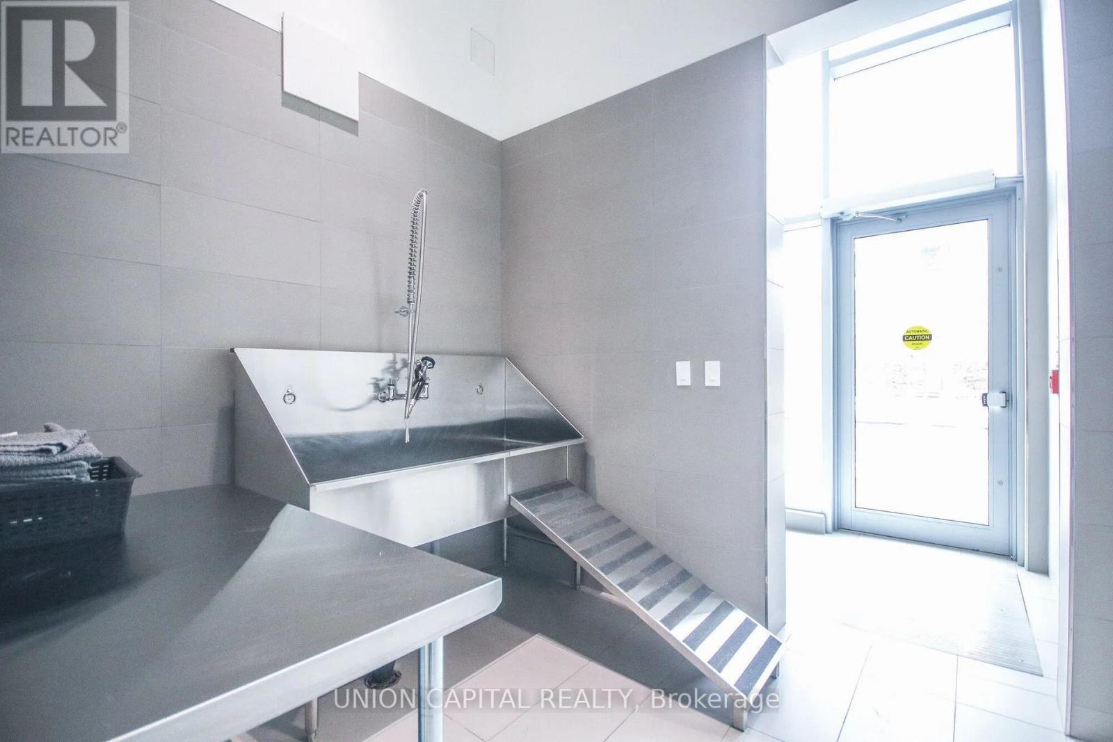 510 - 223 St Clair Avenue W, Toronto, Ontario  M4V 1R3 - Photo 22 - C13854122