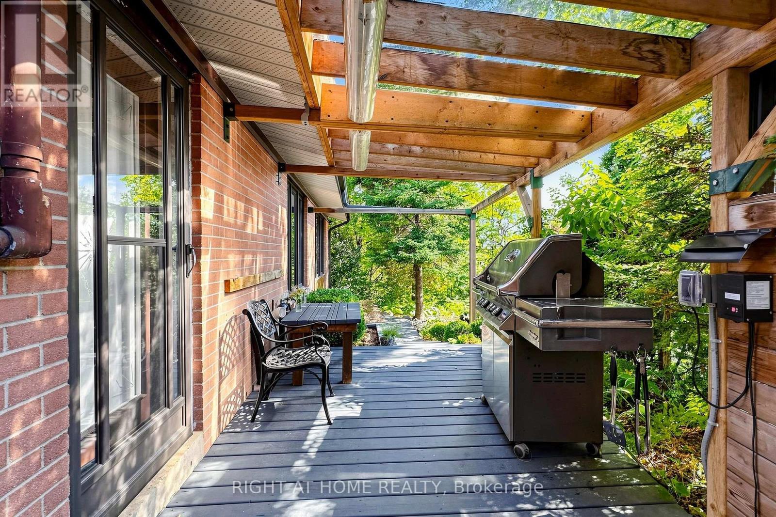 4 Grovetree Road, Toronto, Ontario  M9V 2Y2 - Photo 6 - W13836574