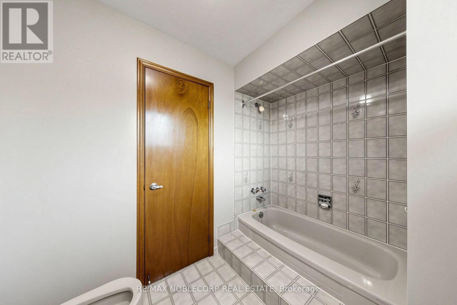 162 Venetian Crescent, Vaughan, Ontario  L4L 5G3 - Photo 25 - N13854402
