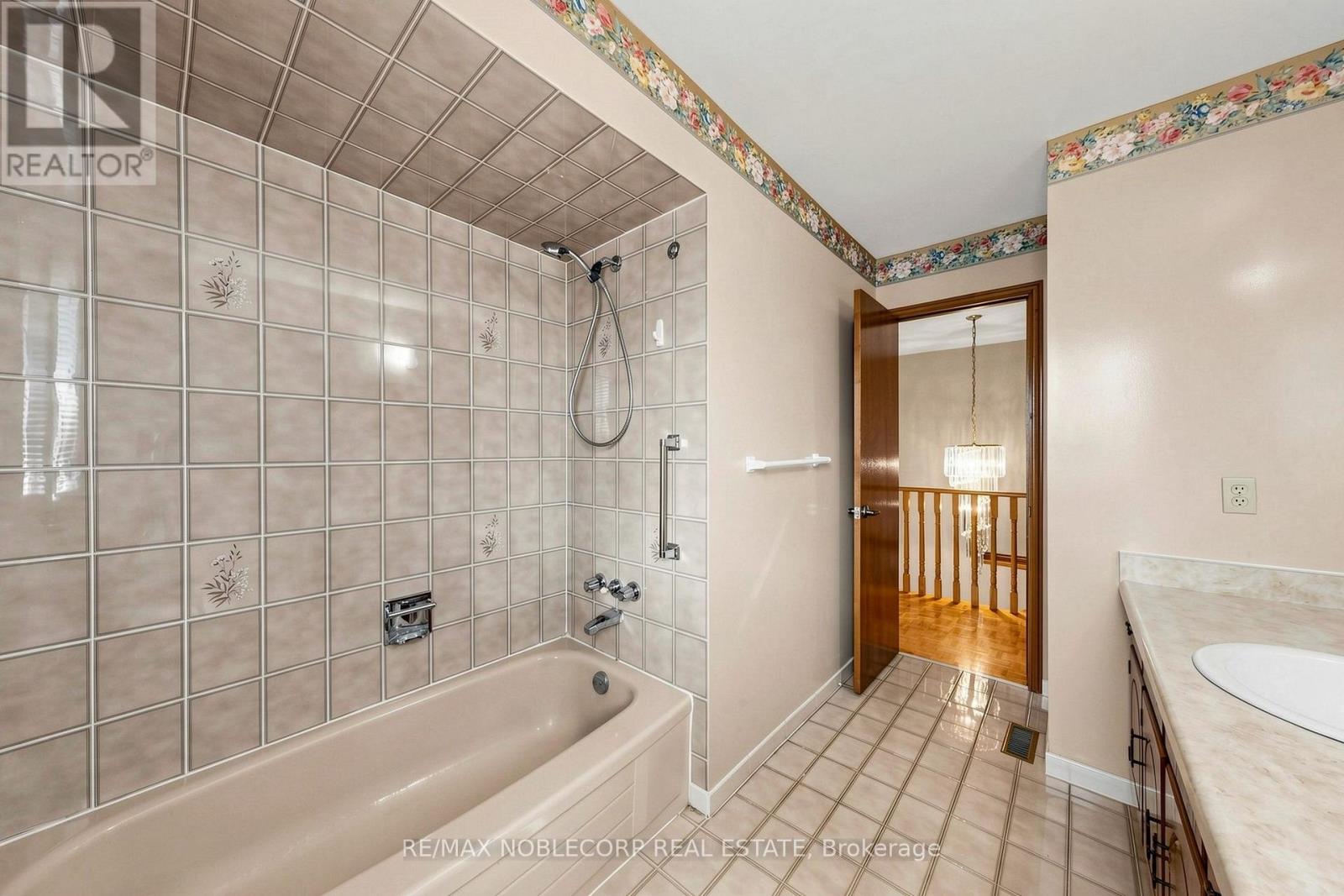 162 Venetian Crescent, Vaughan, Ontario  L4L 5G3 - Photo 33 - N13854402