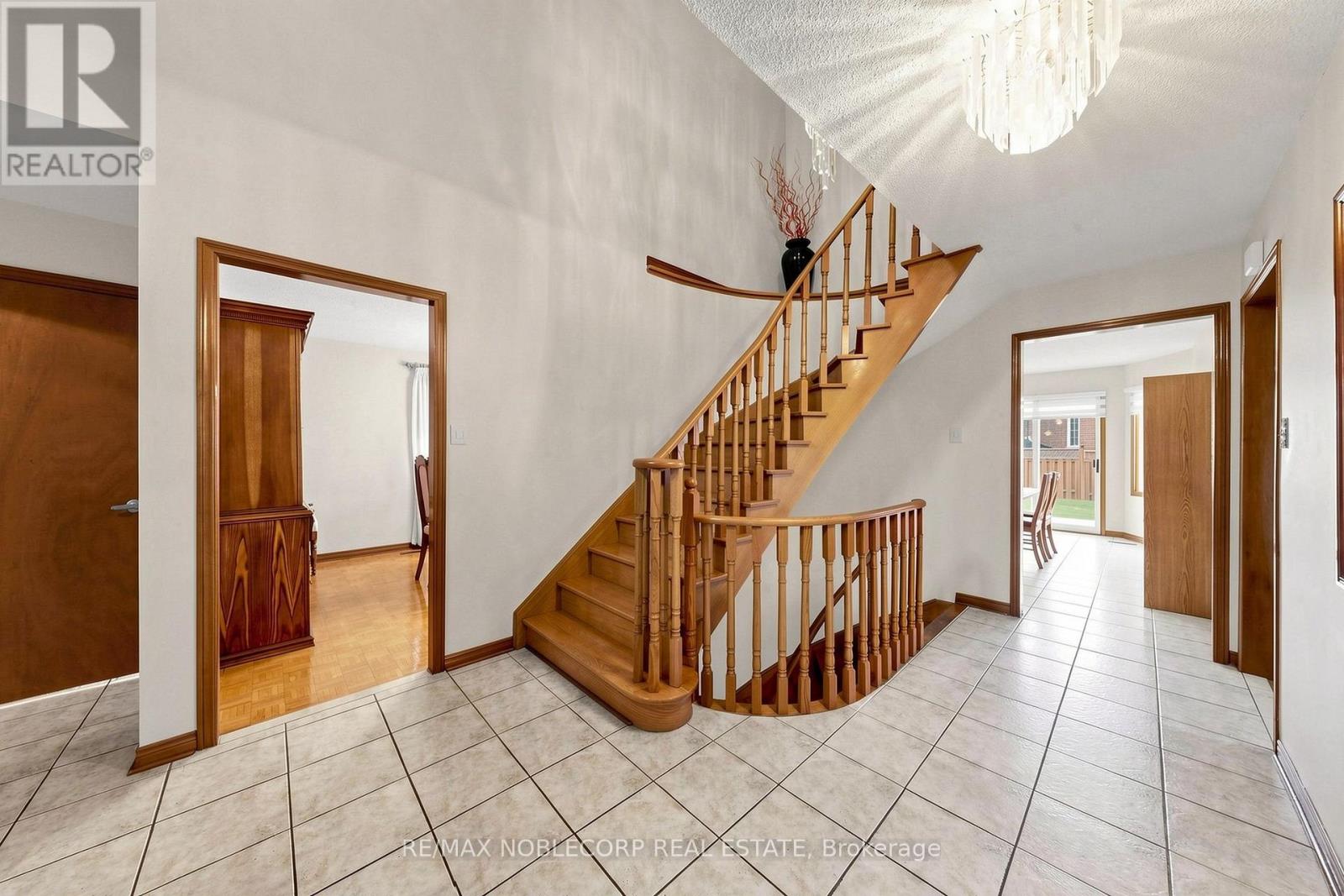 162 Venetian Crescent, Vaughan, Ontario  L4L 5G3 - Photo 5 - N13854402