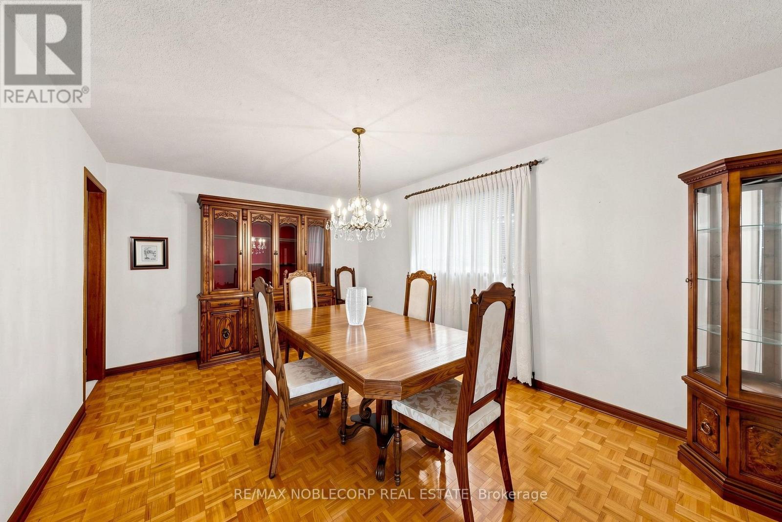162 Venetian Crescent, Vaughan, Ontario  L4L 5G3 - Photo 6 - N13854402