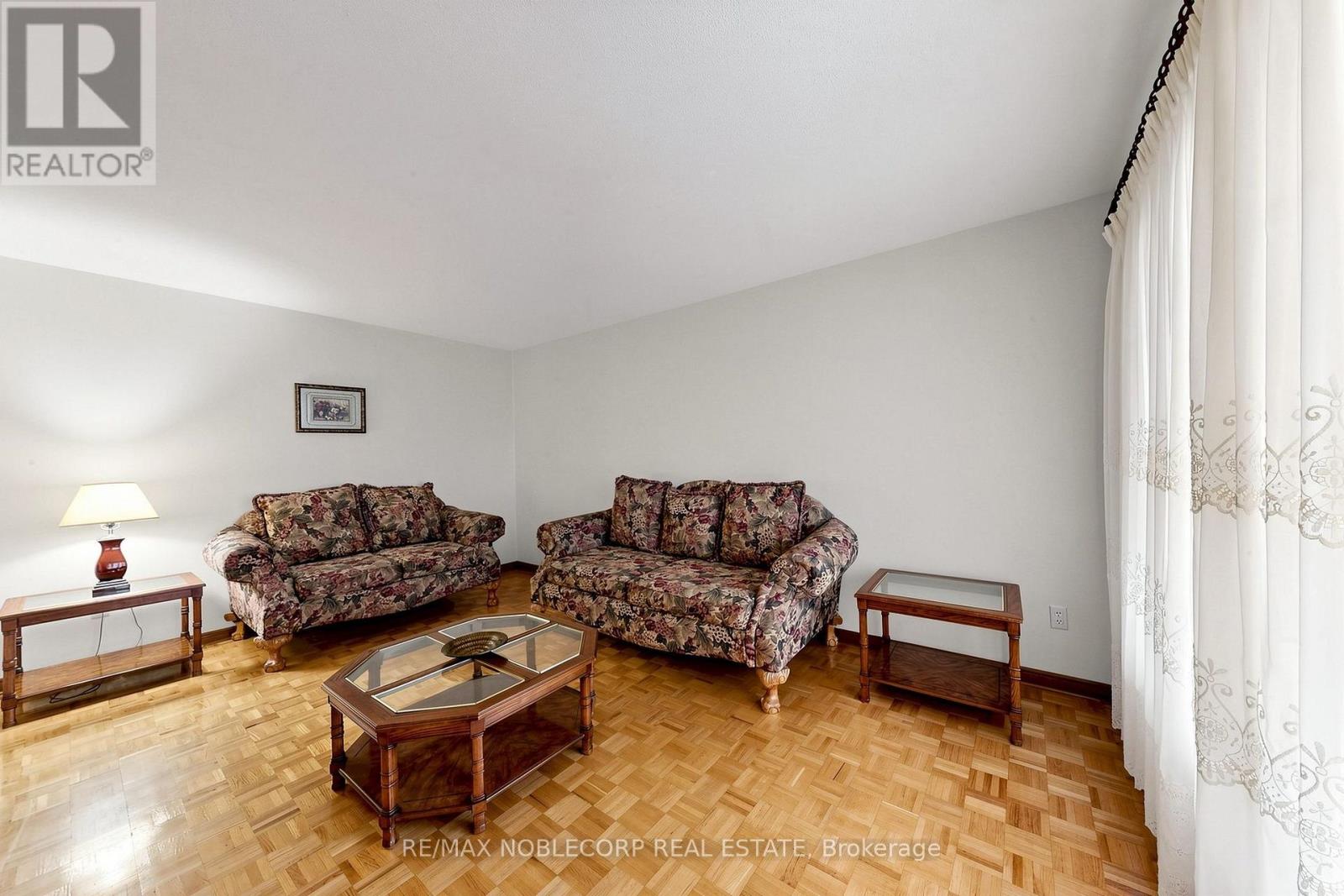 162 Venetian Crescent, Vaughan, Ontario  L4L 5G3 - Photo 9 - N13854402