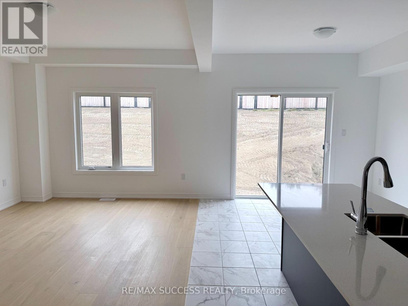 89 Flan Boulevard, Barrie, Ontario  L9J 1C6 - Photo 3 - S13854202