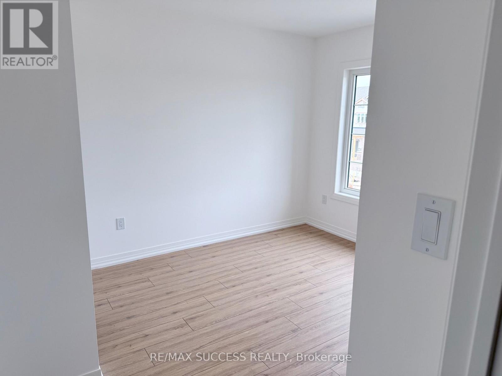 89 Flan Boulevard, Barrie, Ontario  L9J 1C6 - Photo 7 - S13854202