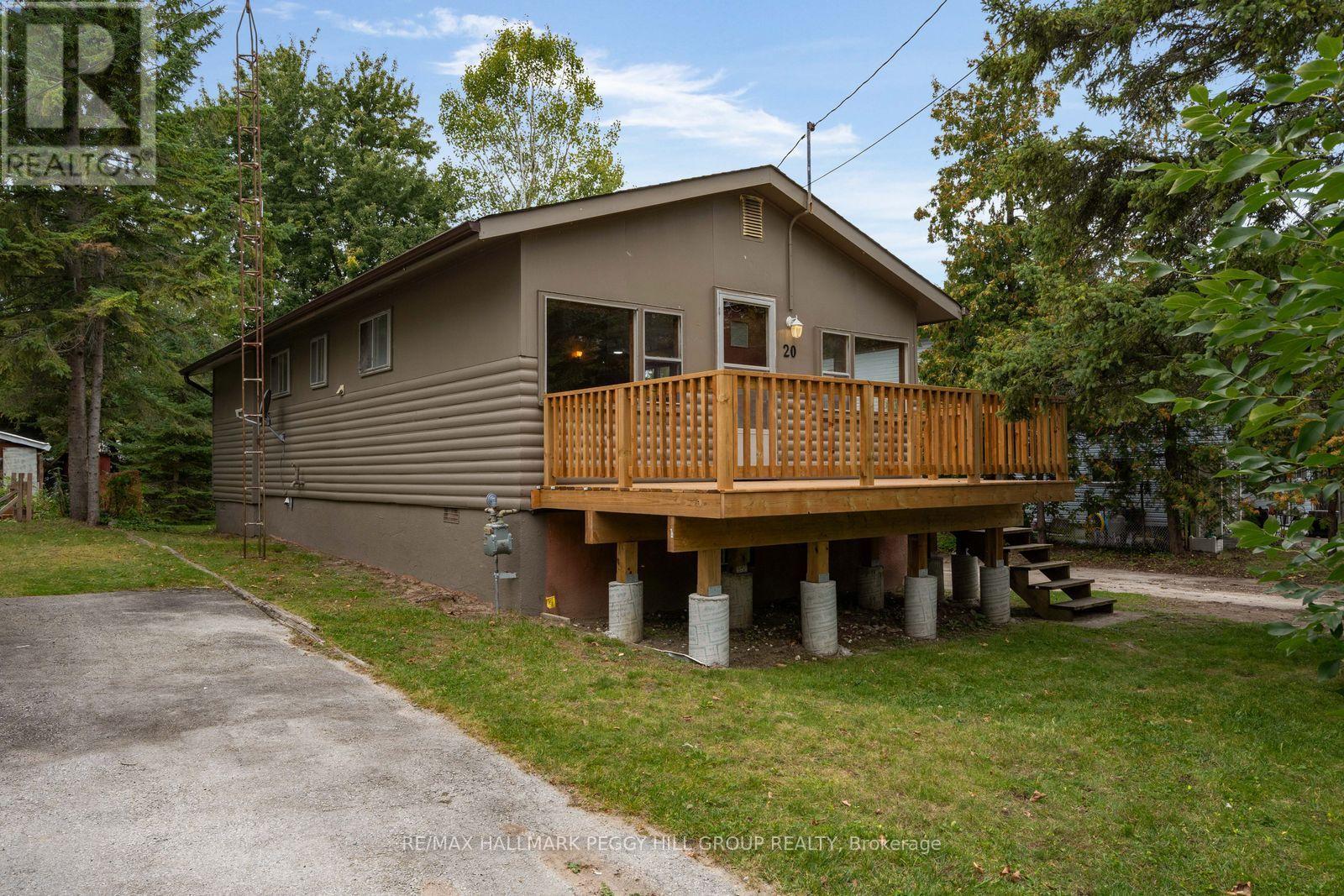 20 61st Street S, Wasaga Beach, Ontario  L9Z 1W1 - Photo 1 - S13854238