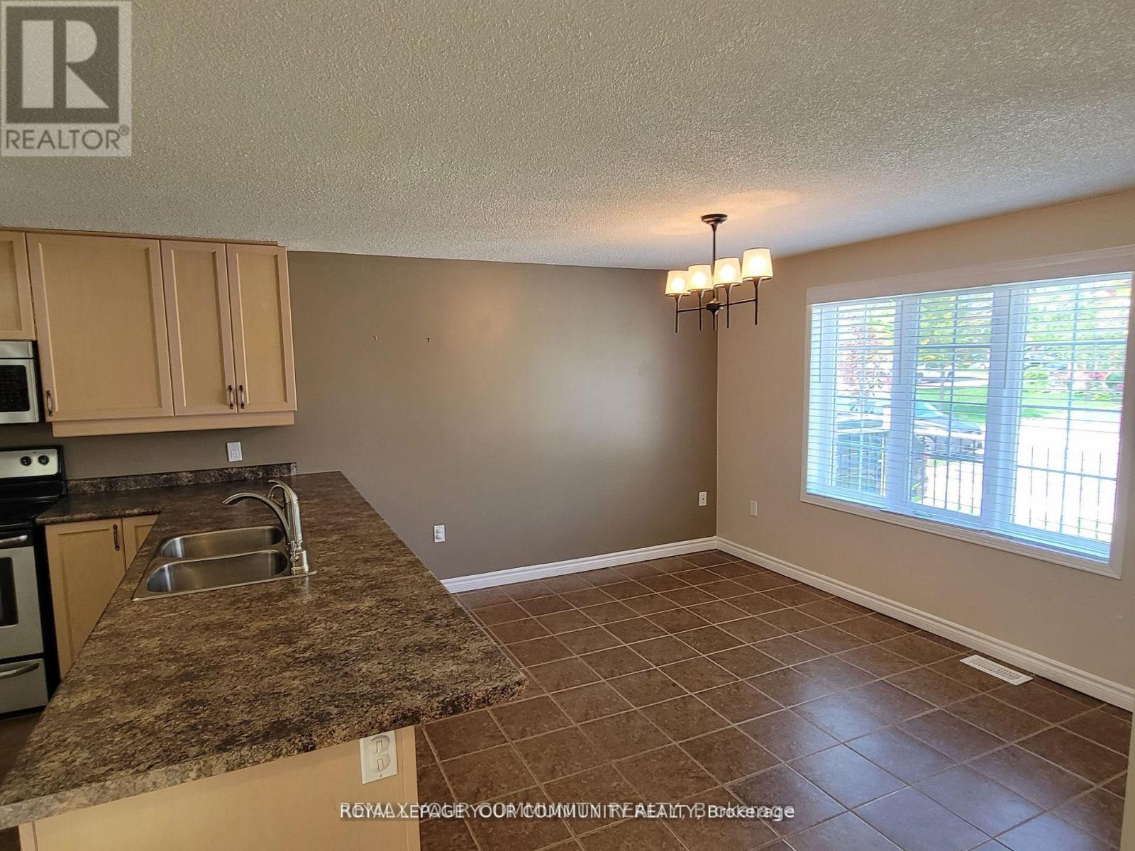 172 Churchland Drive, Barrie (Holly), Ontario  L4N 8N5 - Photo 3 - S13854278