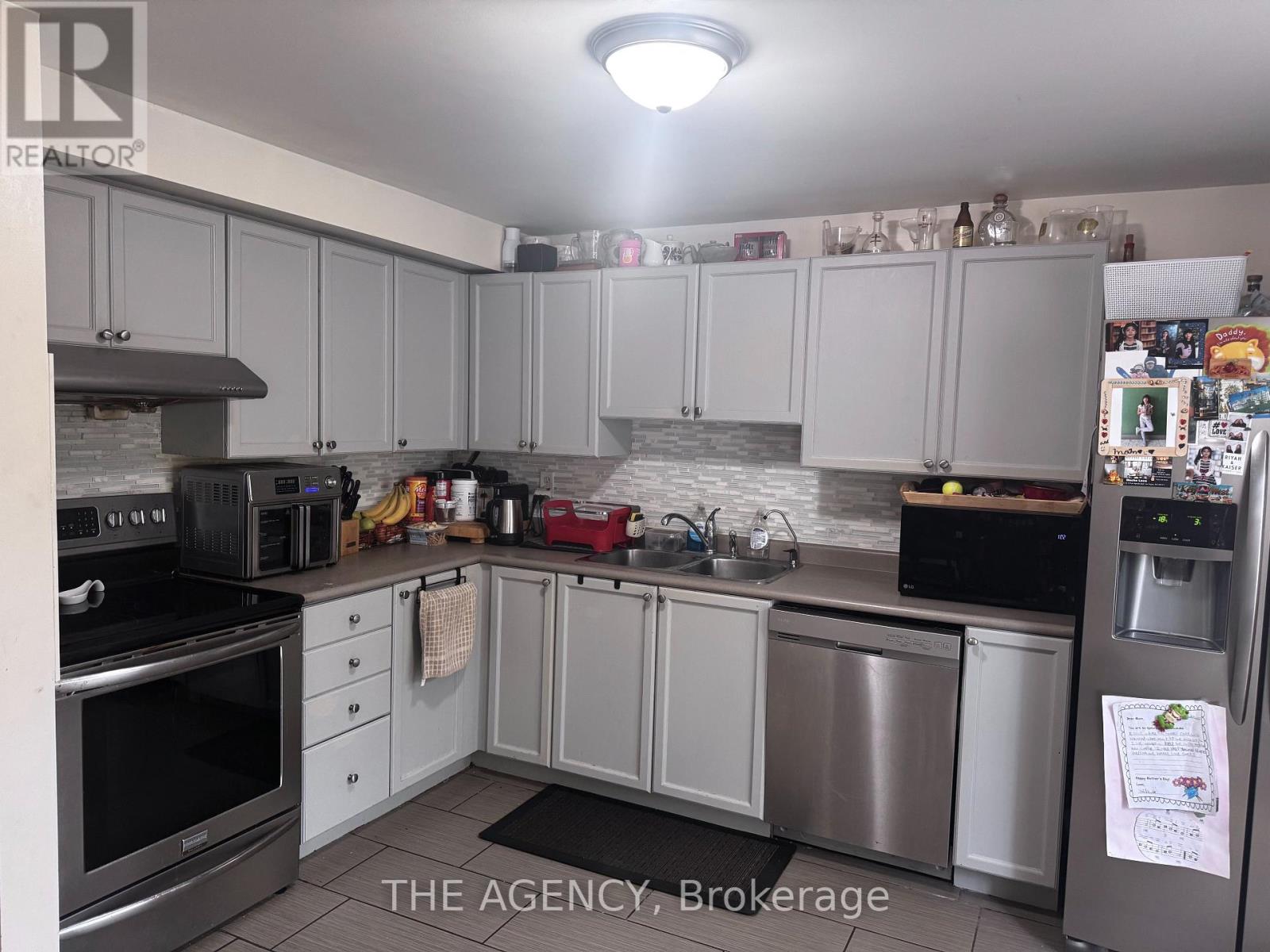 18 Srigley Street, Barrie (Holly), Ontario  L4N 0L9 - Photo 7 - S13854358