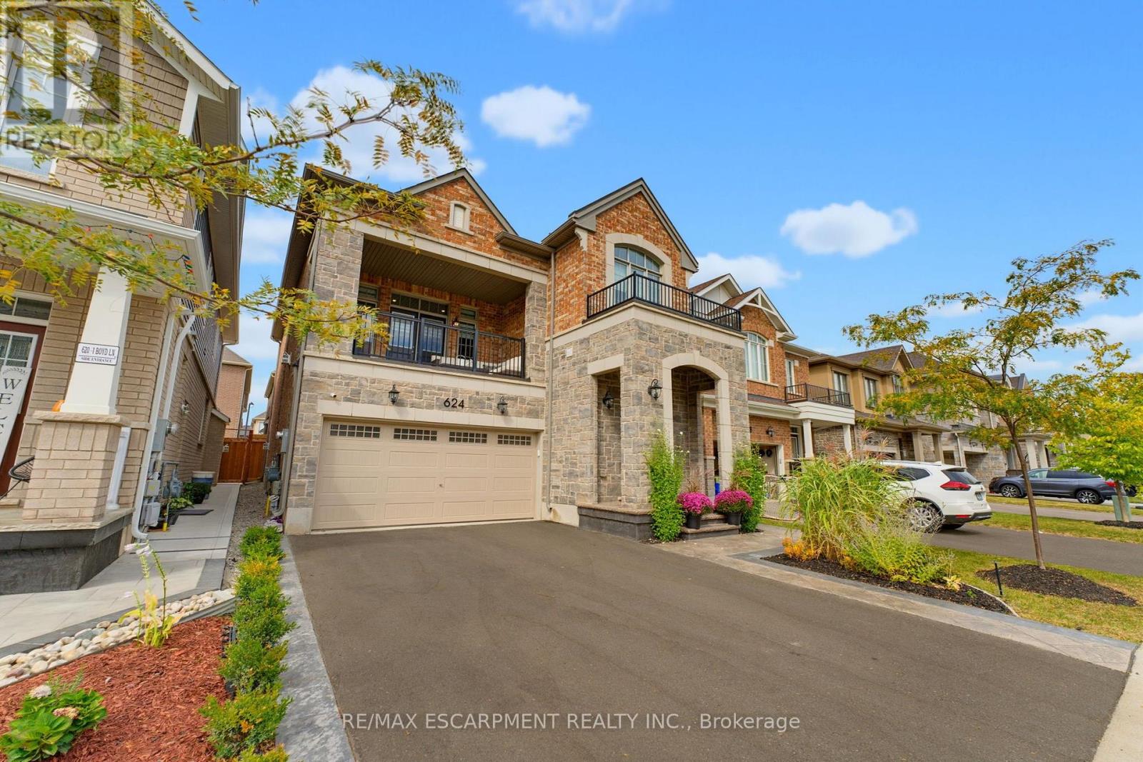 624 Boyd Lane, Milton (Walker), Ontario  L9E 1W6 - Photo 3 - W13854086