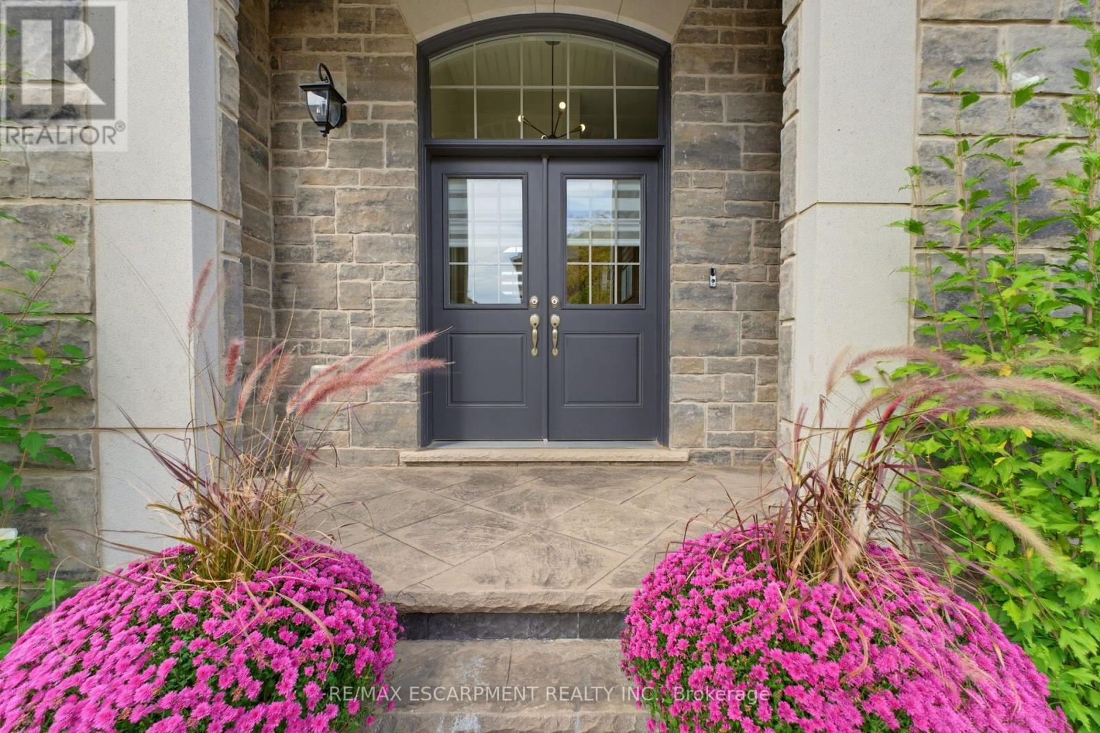 624 Boyd Lane, Milton (Walker), Ontario  L9E 1W6 - Photo 4 - W13854086