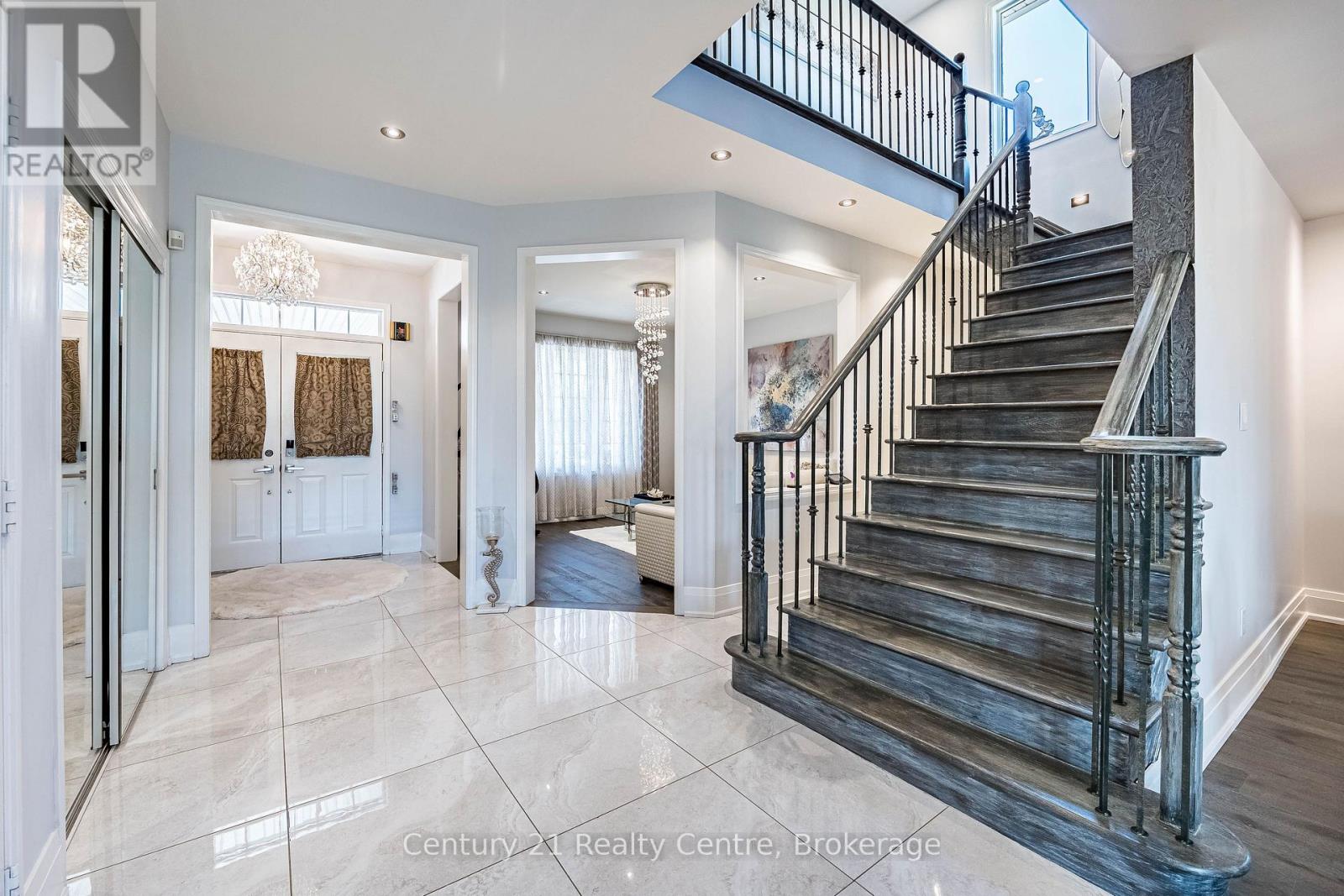 26 Catchfly Crescent, Brampton, Ontario  L6P 2H8 - Photo 3 - W13854130
