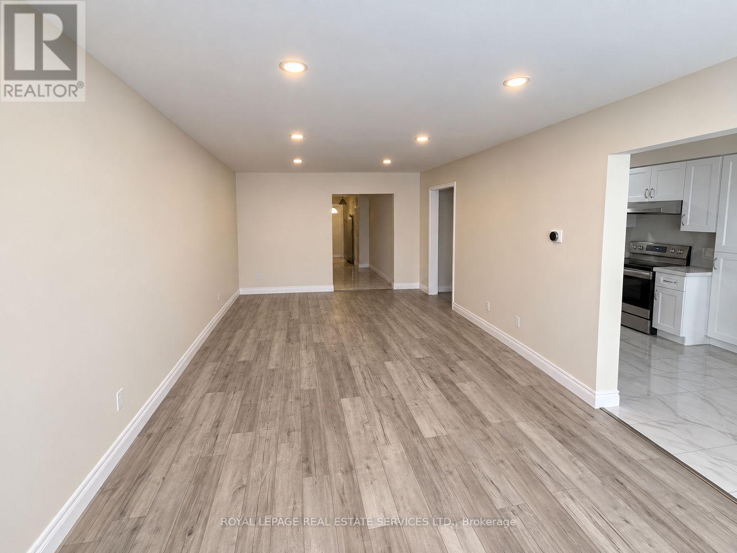 742 Winterton Way, Mississauga, Ontario  L5R 3L6 - Photo 4 - W13854288