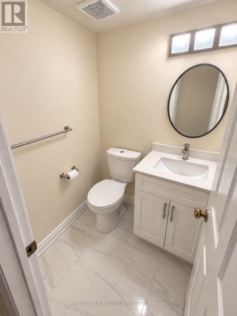 742 Winterton Way, Mississauga, Ontario  L5R 3L6 - Photo 6 - W13854288