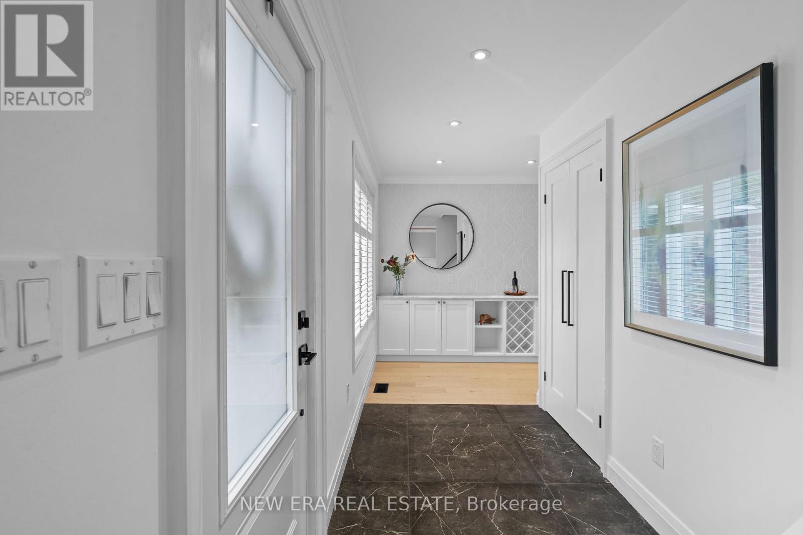 2107 Russett Road, Mississauga, Ontario  L4Y 1C2 - Photo 4 - W13854296