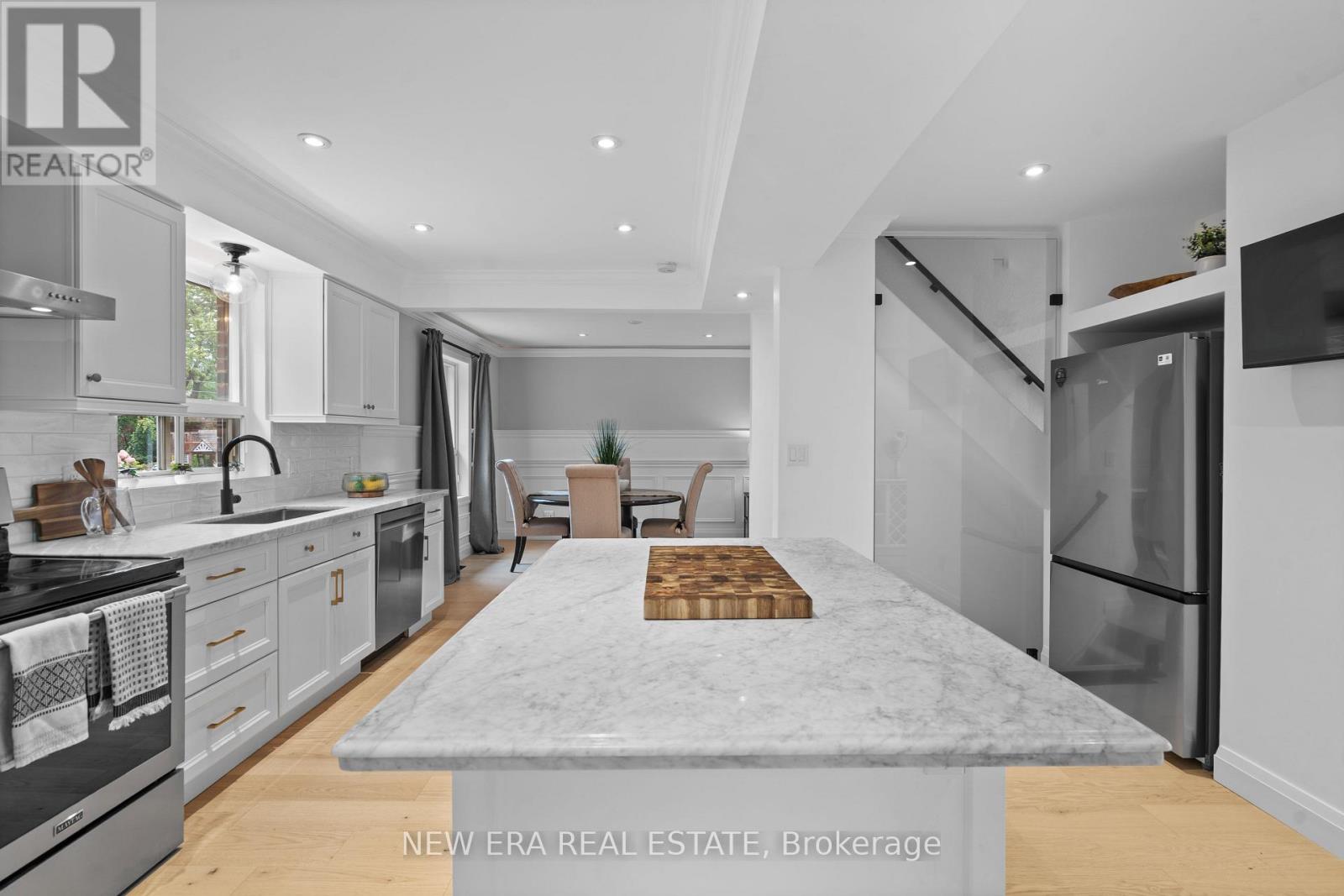 2107 Russett Road, Mississauga, Ontario  L4Y 1C2 - Photo 6 - W13854296