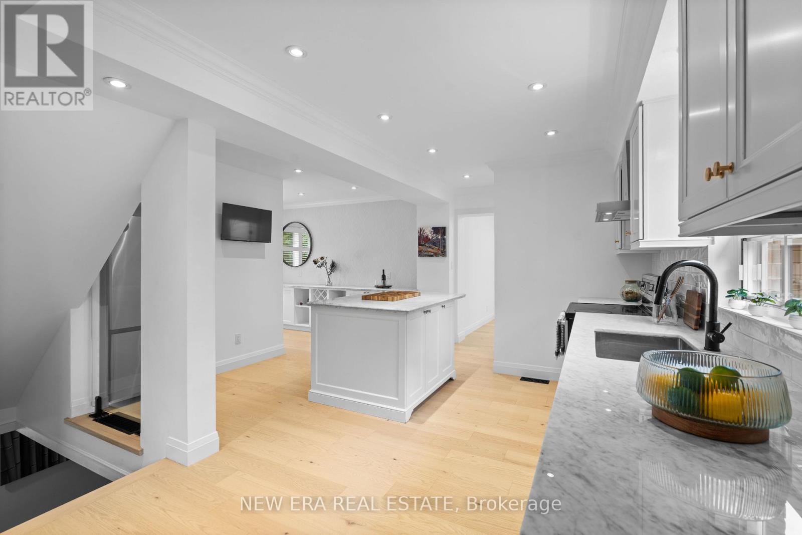2107 Russett Road, Mississauga, Ontario  L4Y 1C2 - Photo 7 - W13854296