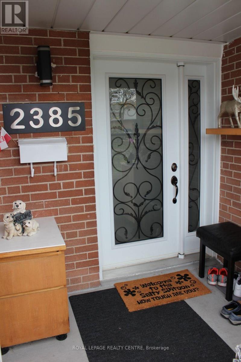 2385 Padstow Crescent, Mississauga, Ontario  L5J 2G2 - Photo 2 - W13854304