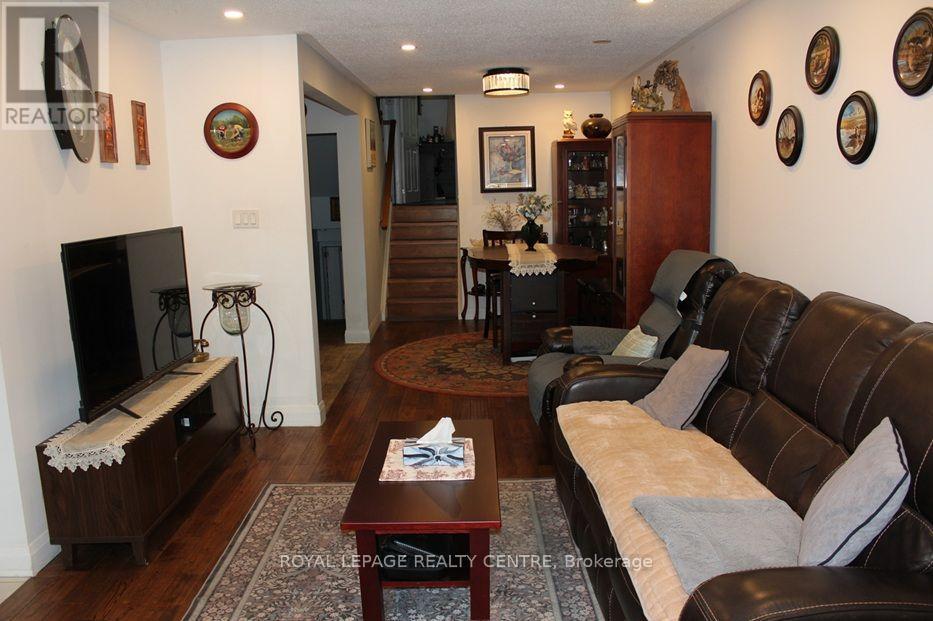 2385 Padstow Crescent, Mississauga, Ontario  L5J 2G2 - Photo 4 - W13854304