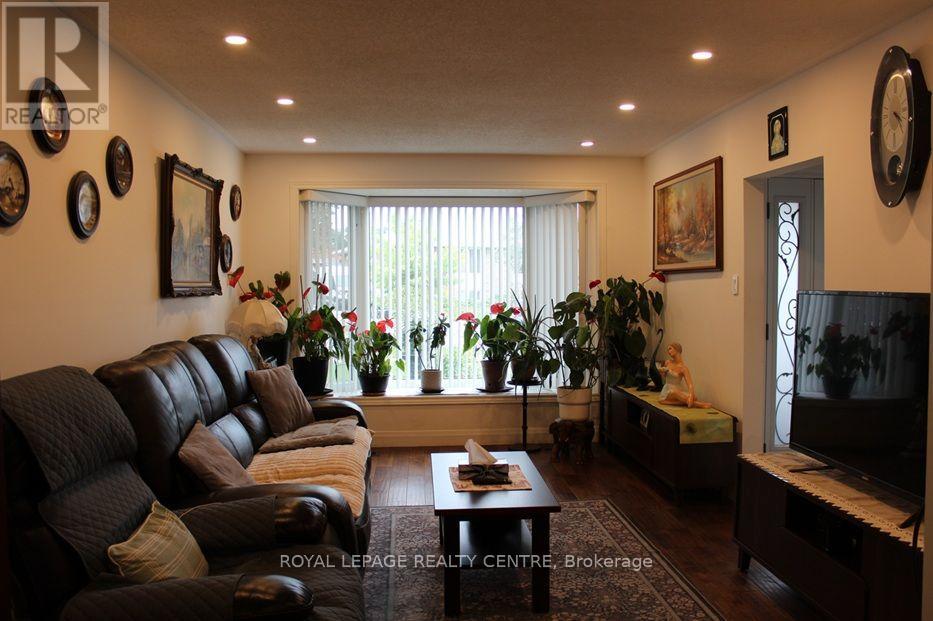 2385 Padstow Crescent, Mississauga, Ontario  L5J 2G2 - Photo 5 - W13854304