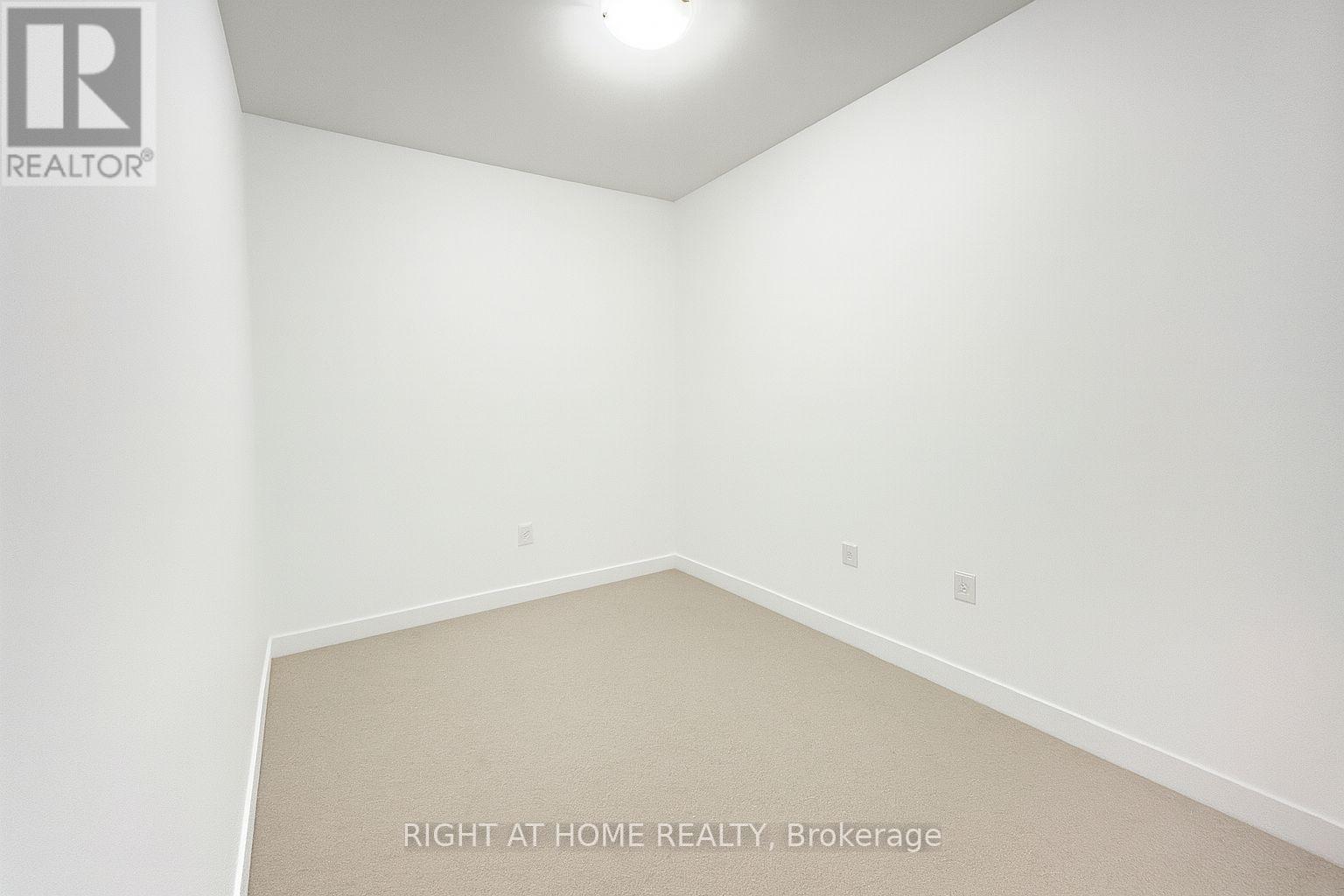 TH15 - 4055 PARKSIDE DRIVE