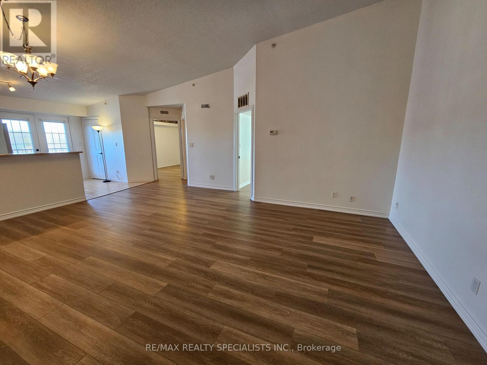 412 - 4025 Kilmer Drive, Burlington, Ontario  L7M 4M5 - Photo 4 - W13854362