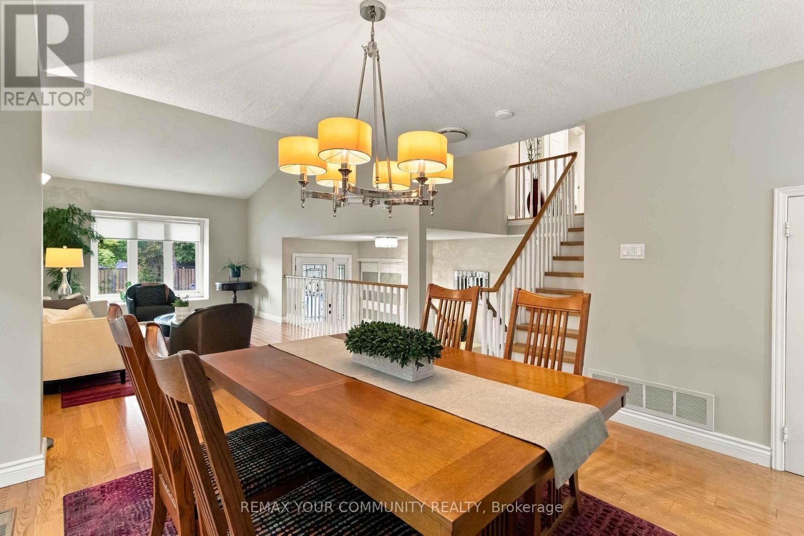 2332 Folkway Drive, Mississauga, Ontario  L5L 3B6 - Photo 11 - W13854374