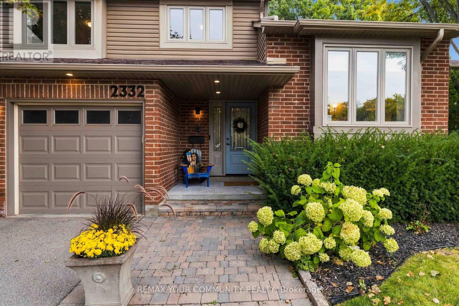 2332 Folkway Drive, Mississauga, Ontario  L5L 3B6 - Photo 4 - W13854374