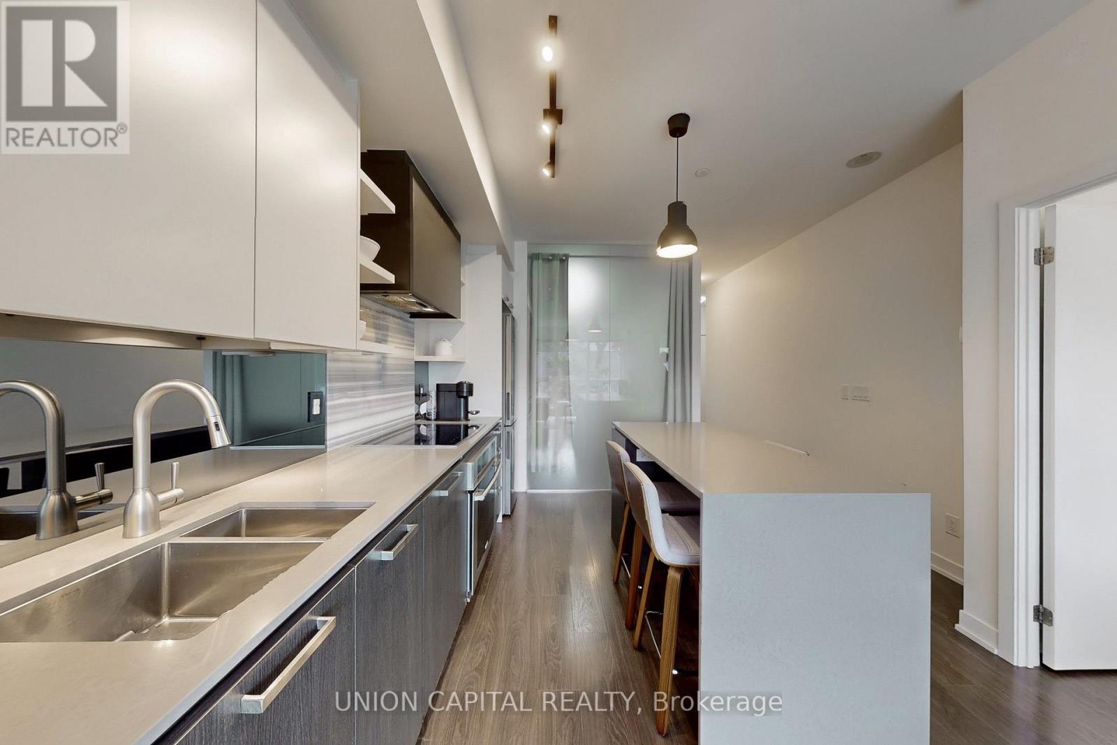 323 - 1830 Bloor Street W, Toronto, Ontario  M6P 0A2 - Photo 2 - W13854388