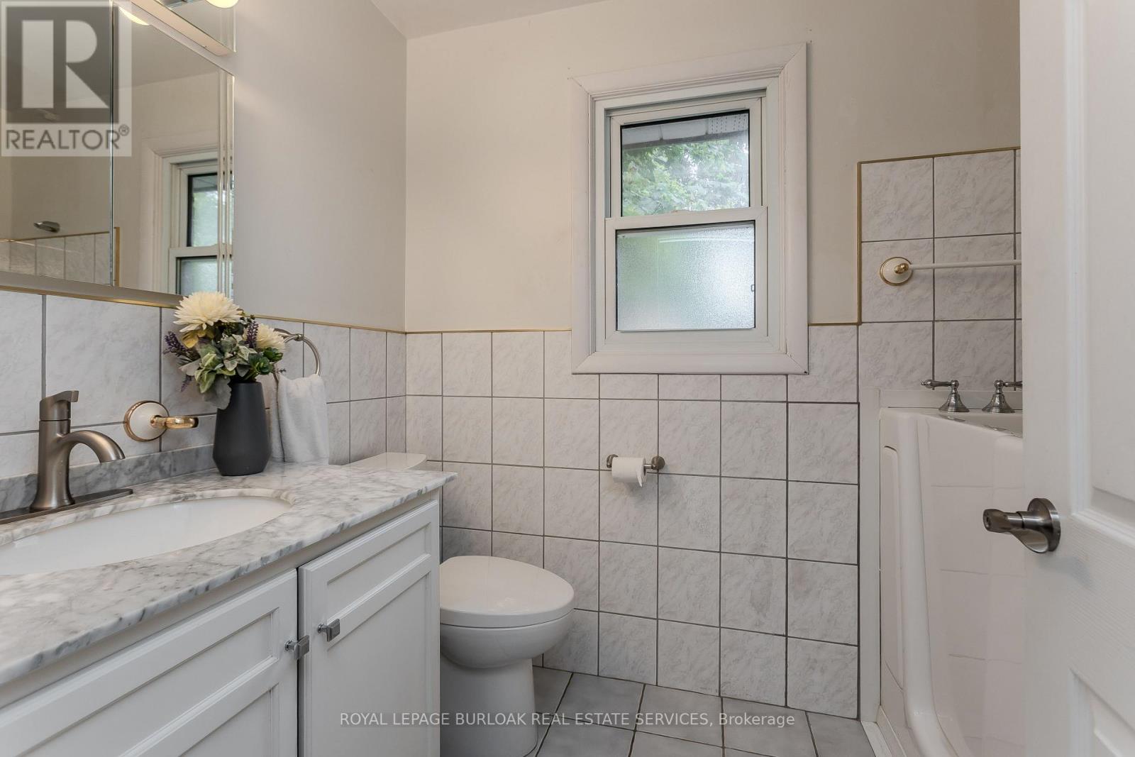 724 George Street, Burlington, Ontario  L7R 2W2 - Photo 11 - W13854390
