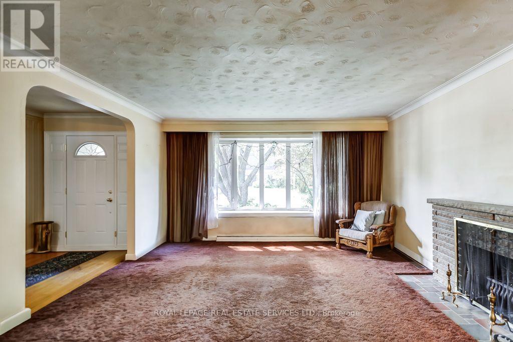 1463 Garnet Avenue, Mississauga, Ontario  L5G 4C5 - Photo 2 - W13854428