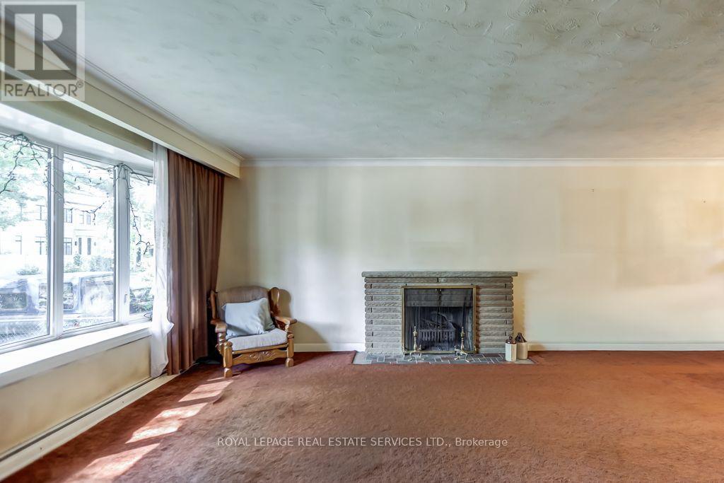 1463 Garnet Avenue, Mississauga, Ontario  L5G 4C5 - Photo 3 - W13854428