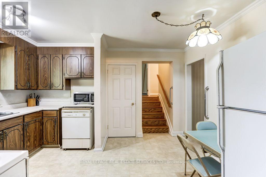 1463 Garnet Avenue, Mississauga, Ontario  L5G 4C5 - Photo 6 - W13854428