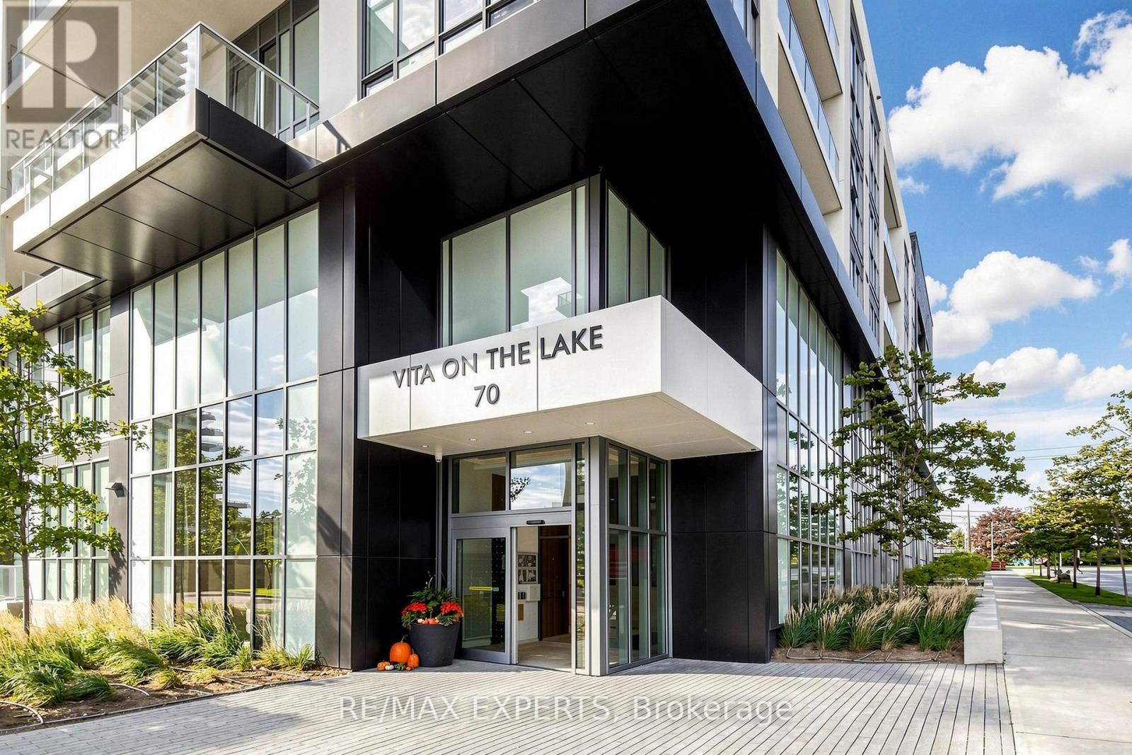 305 - 70 Annie Craig Drive, Toronto, Ontario  M8V 0G2 - Photo 2 - W13854440