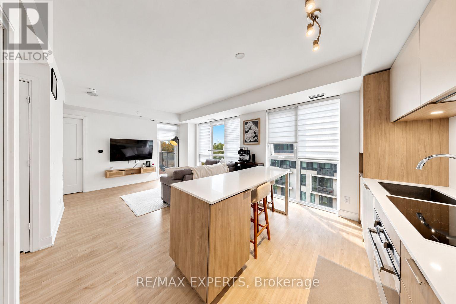 305 - 70 ANNIE CRAIG DRIVE