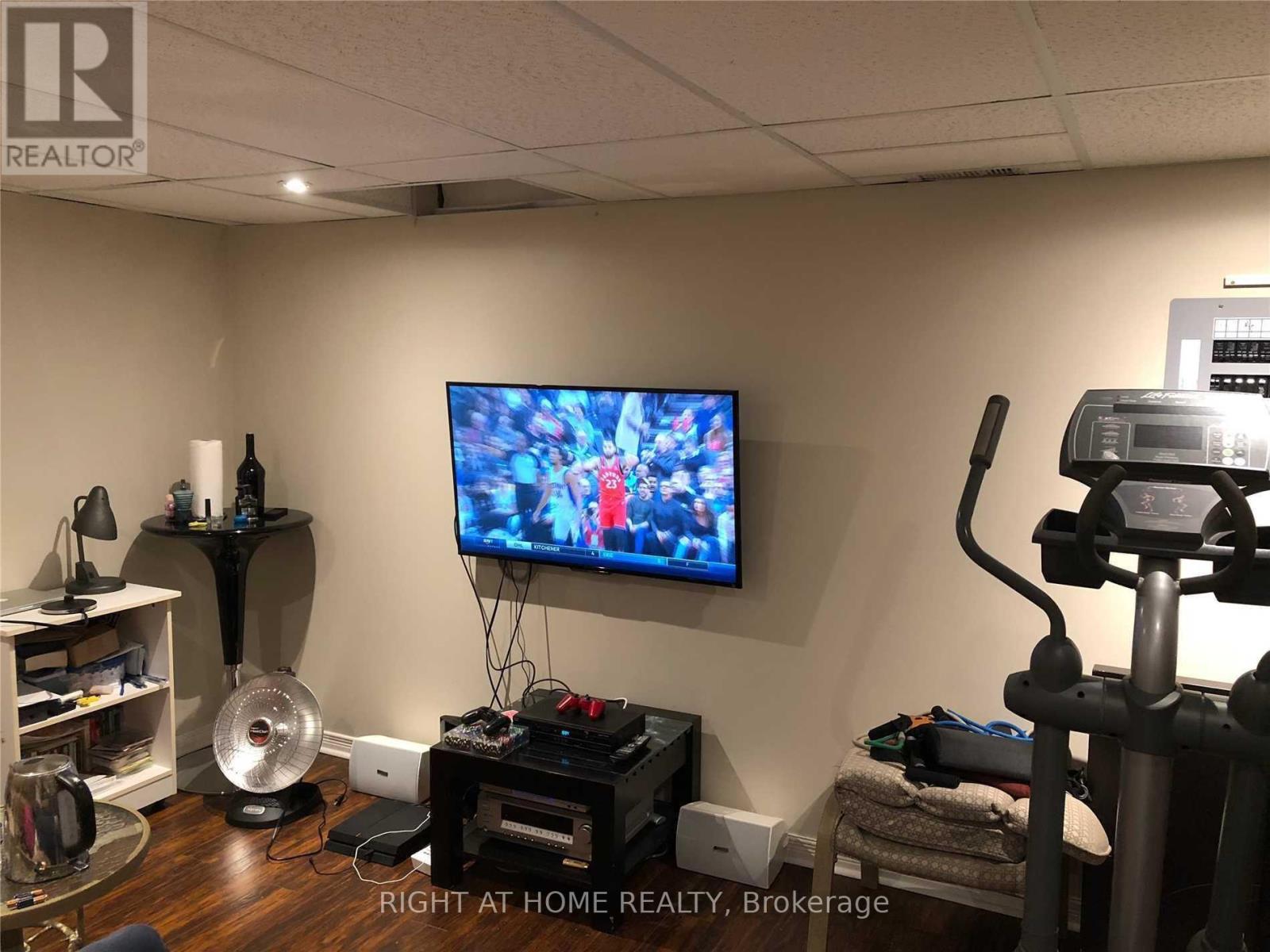 5590 Loonlake Avenue, Mississauga, Ontario  L5V 2E2 - Photo 12 - W13854442