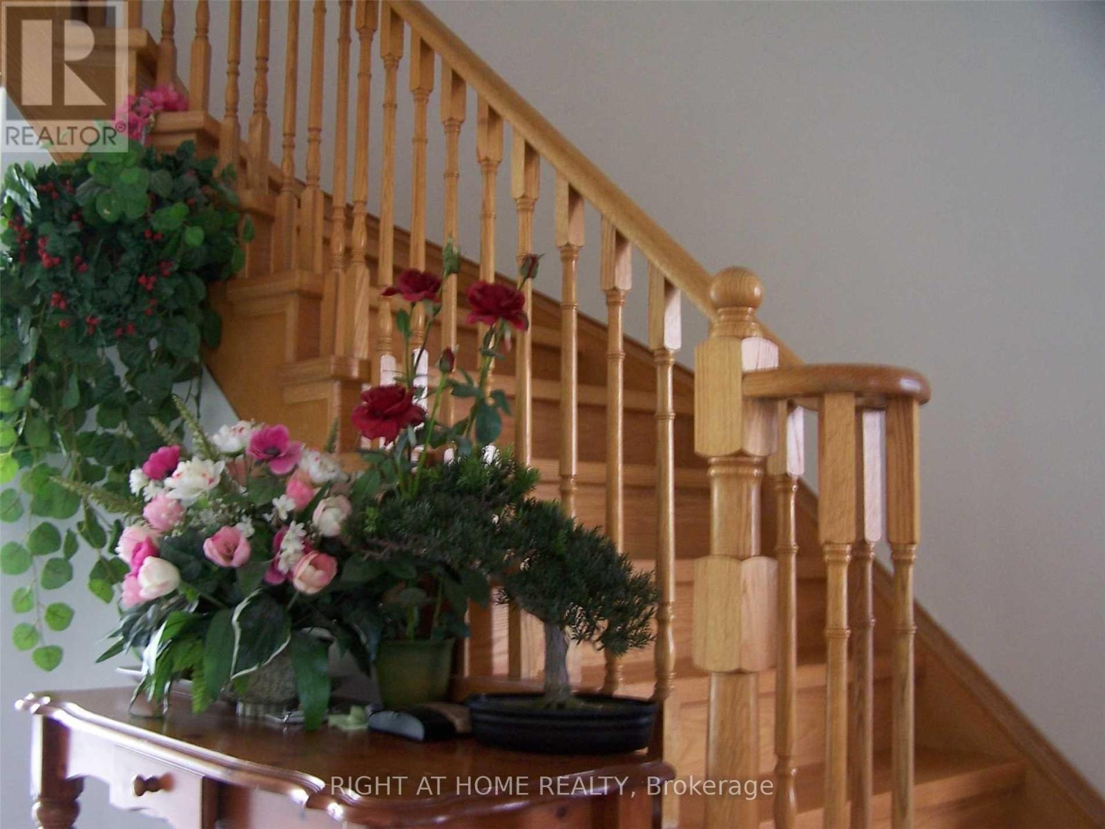 5590 Loonlake Avenue, Mississauga, Ontario  L5V 2E2 - Photo 2 - W13854442