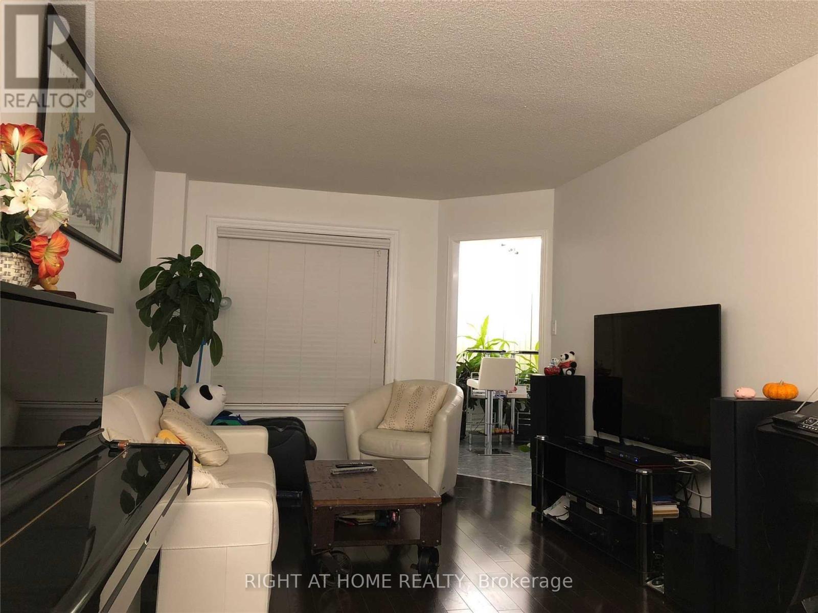 5590 Loonlake Avenue, Mississauga, Ontario  L5V 2E2 - Photo 3 - W13854442