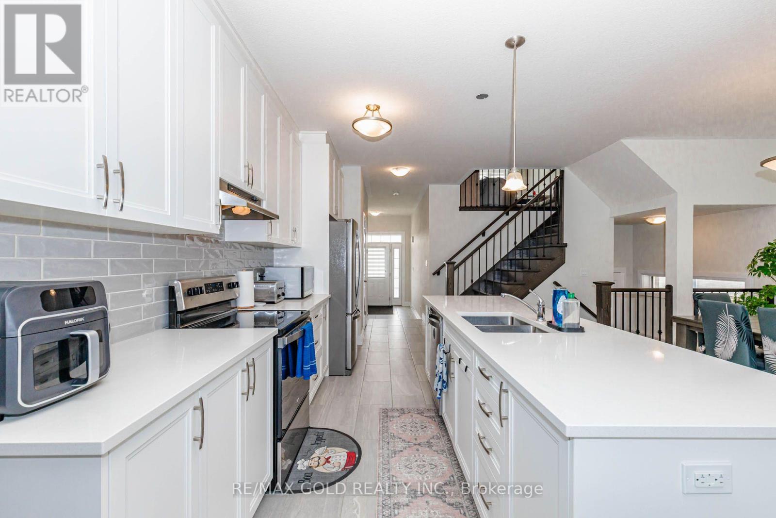 617 Benninger Drive, Kitchener, Ontario  N2E 0H8 - Photo 12 - X13854090