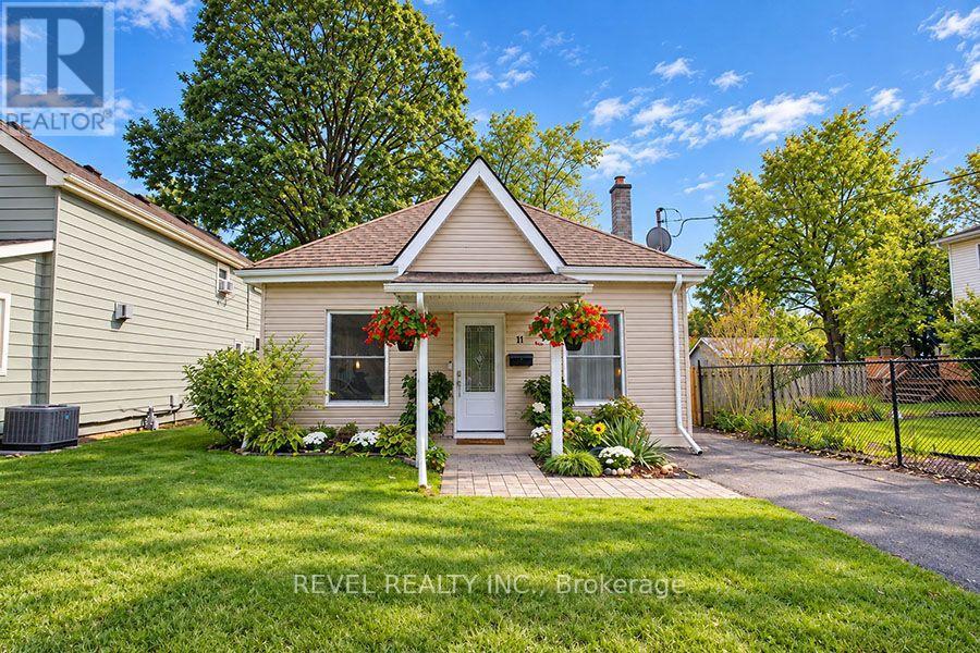 11 STIRTON AVENUE, Brantford, Ontario