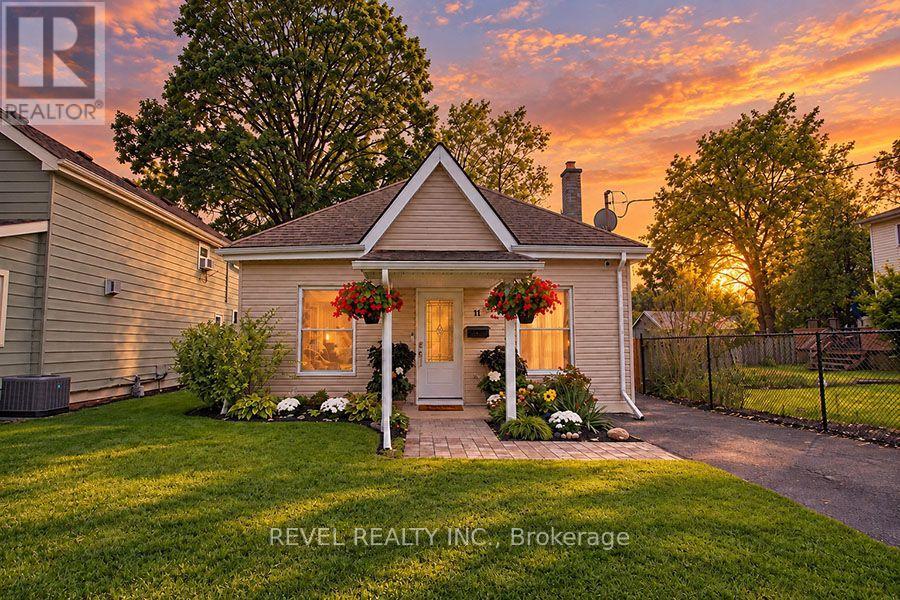 11 Stirton Avenue, Brantford, Ontario  N3T 1E2 - Photo 2 - X13854434