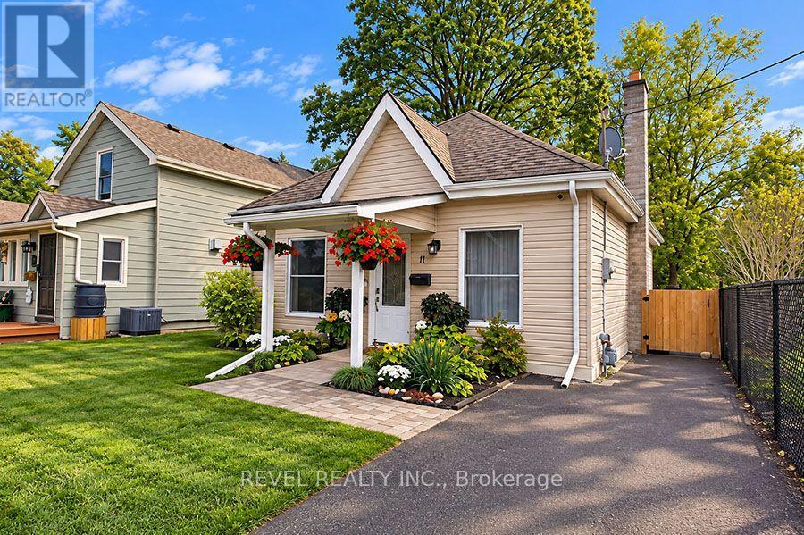 11 Stirton Avenue, Brantford, Ontario  N3T 1E2 - Photo 3 - X13854434