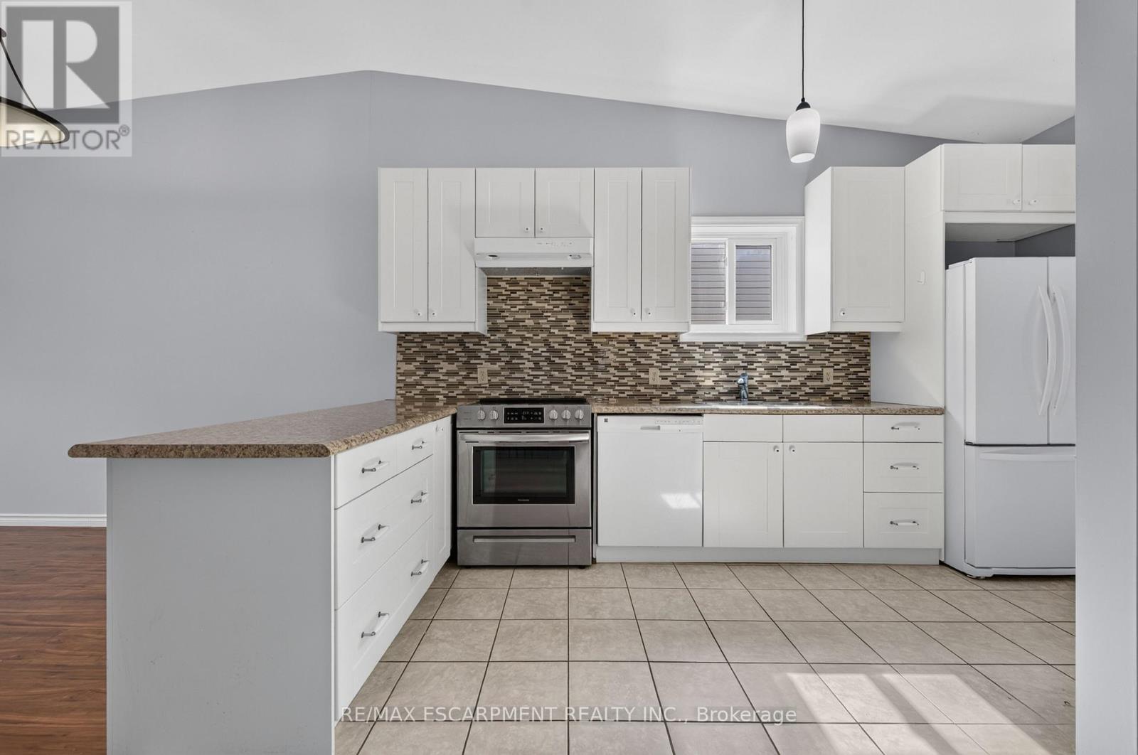 4459 Christopher Court, Lincoln, Ontario  L3J 0E1 - Photo 11 - X13854458