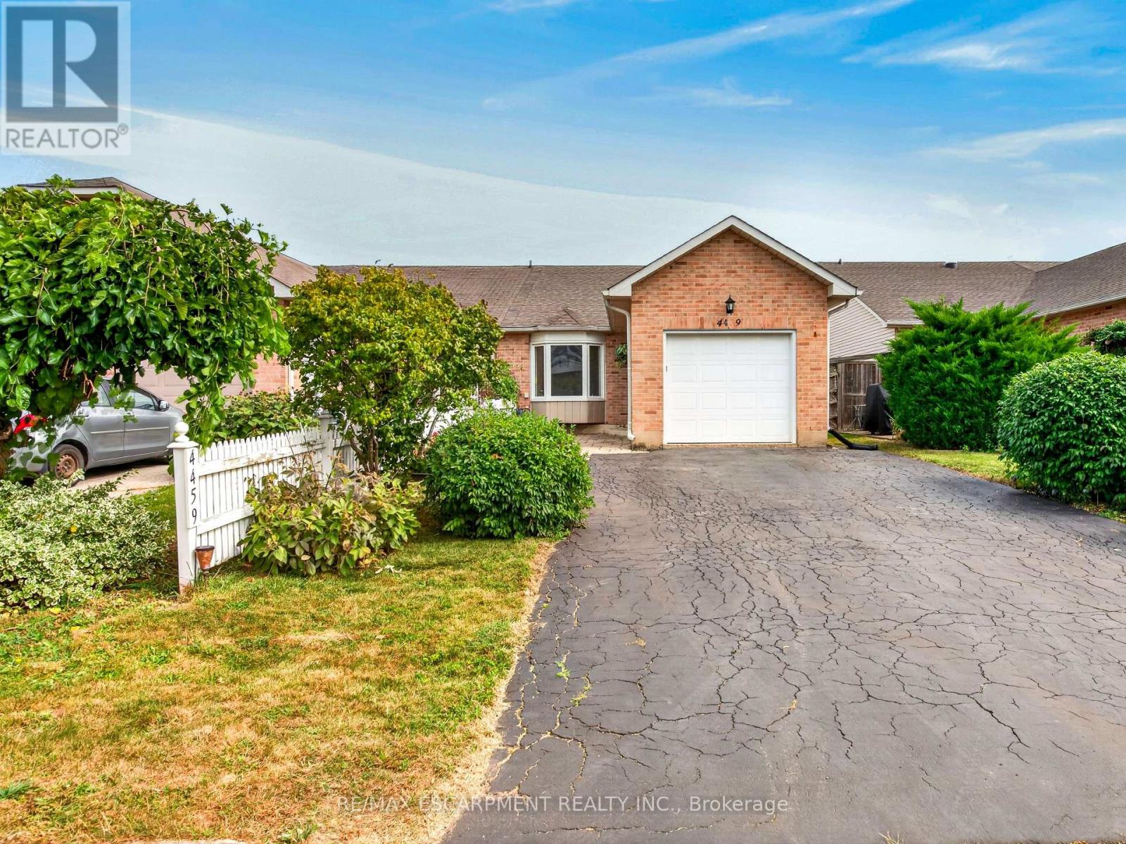 4459 Christopher Court, Lincoln, Ontario  L3J 0E1 - Photo 2 - X13854458