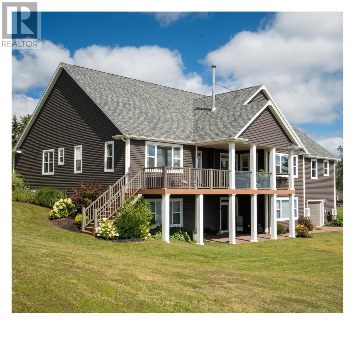 23 Paget Crescent, Stratford, Prince Edward Island  C1B 0E3 - Photo 1 - 202624936