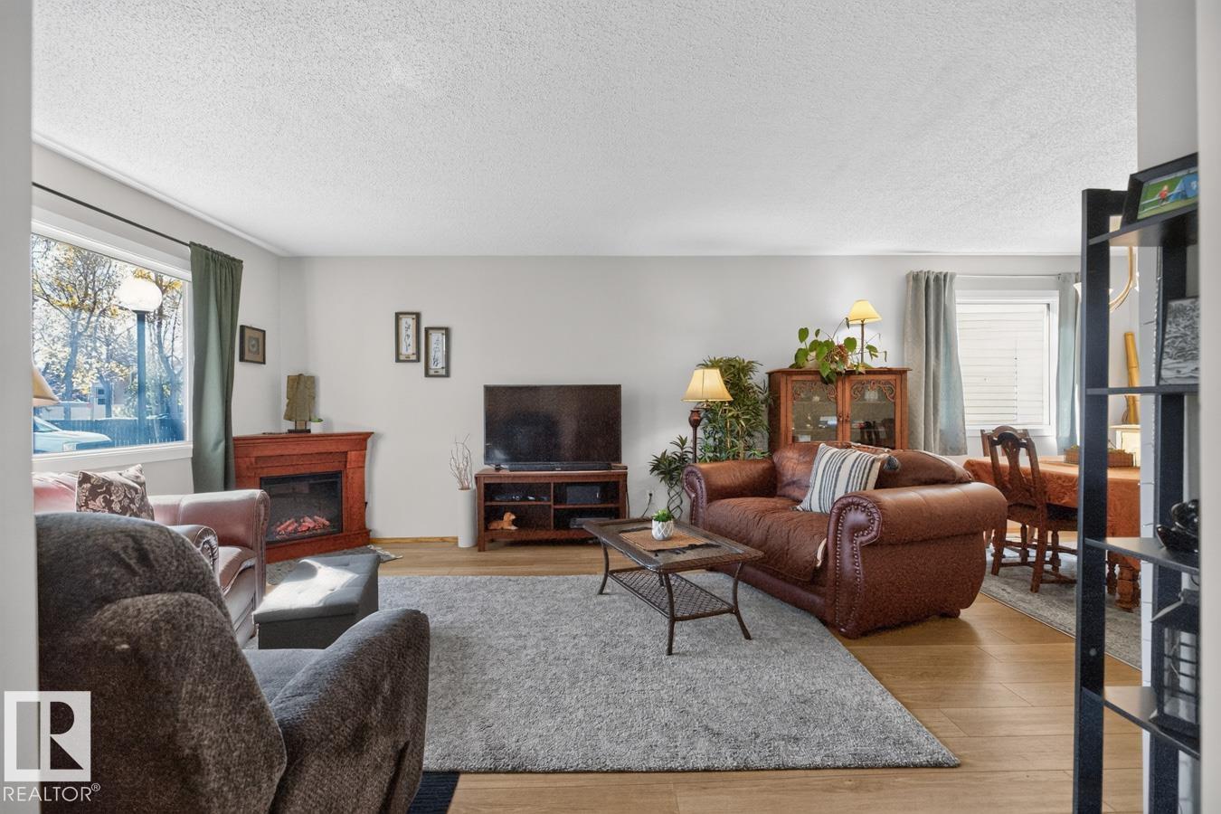 10860 11 Av Nw, Edmonton, Alberta  T6J 6H8 - Photo 4 - E4511407