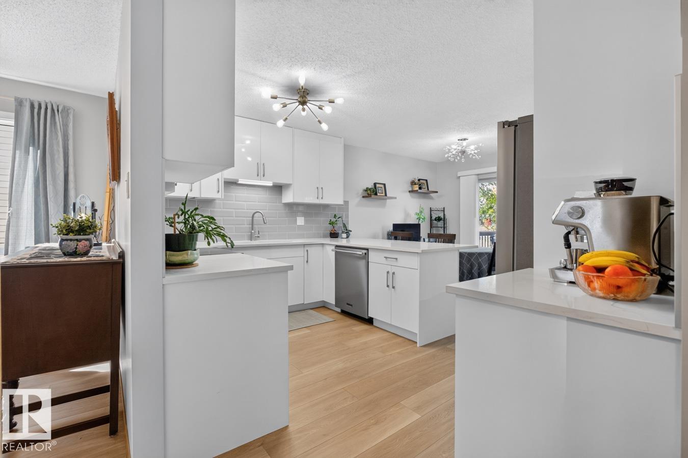 10860 11 Av Nw, Edmonton, Alberta  T6J 6H8 - Photo 8 - E4511407