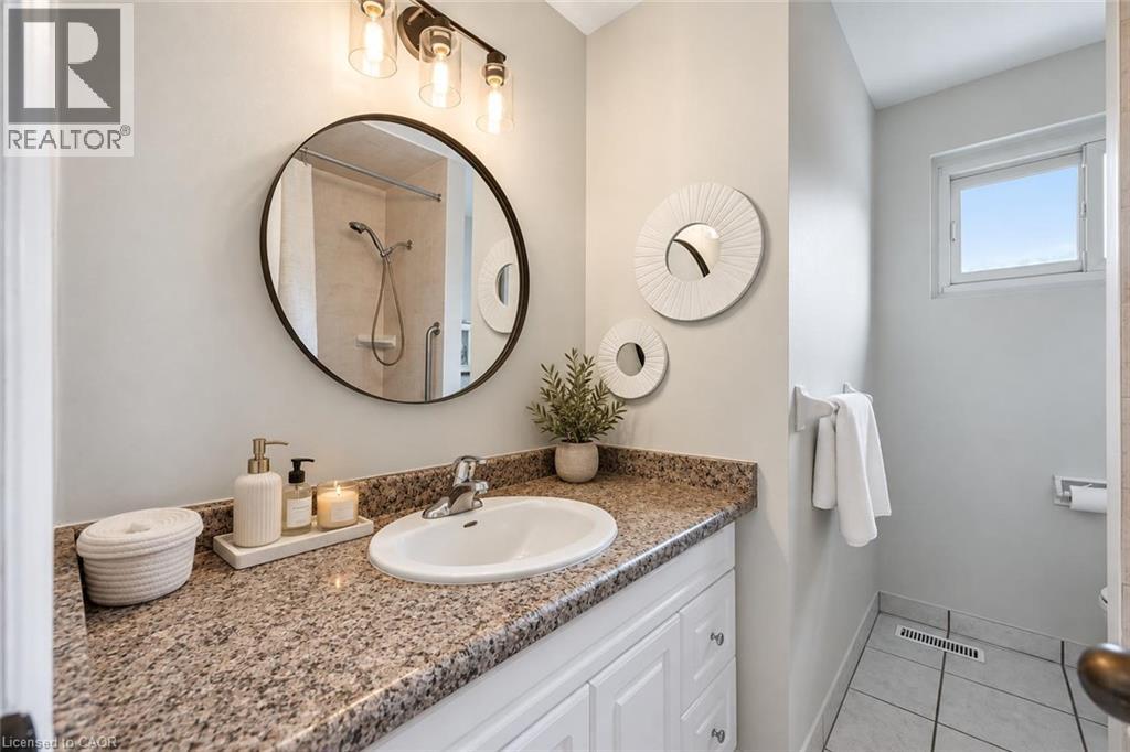 35 Eastview Road, Guelph, Ontario  N1E 6J7 - Photo 13 - 40866770