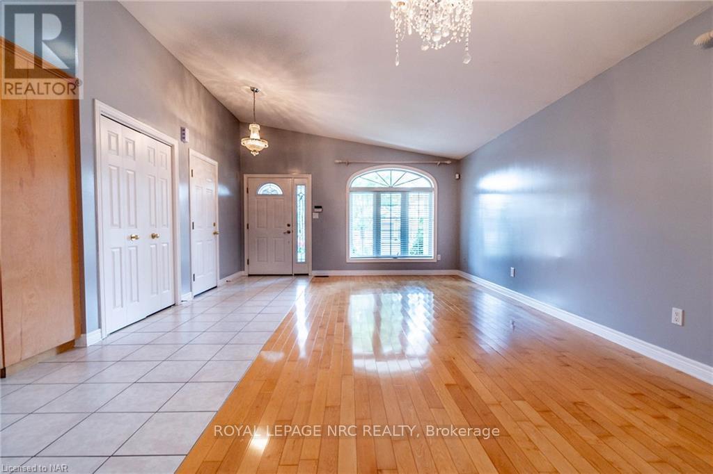 7005 Kelly Drive, Niagara Falls, Ontario  L2H 3J9 - Photo 13 - X13854472